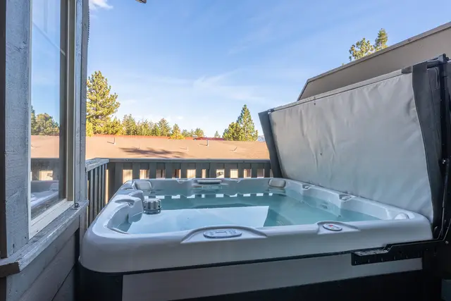 Hot tub photo 1