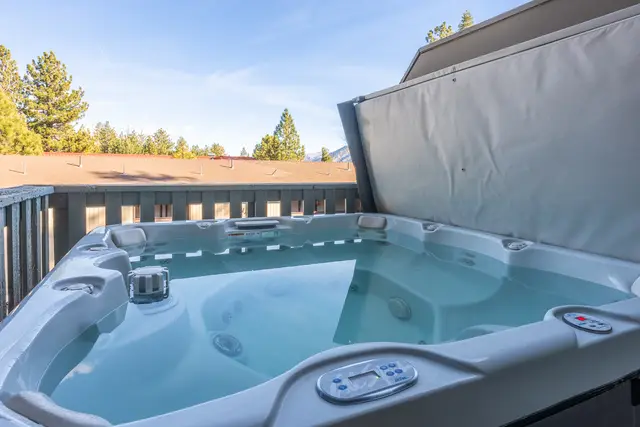 Hot tub photo 2