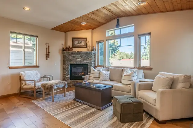 Living room photo 1