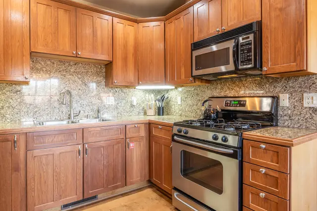 Kitchen & dining photo 3