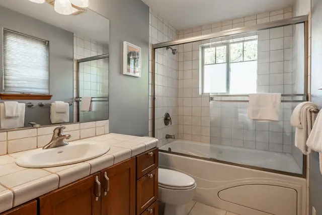Bathrooms photo 3