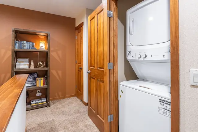 Hallway & laundry photo 1