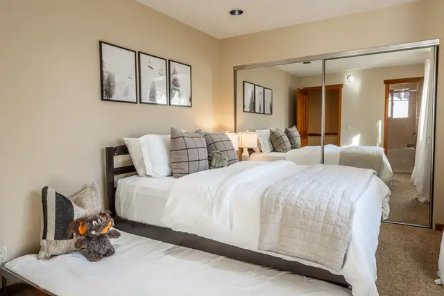 Bedrooms photo 11
