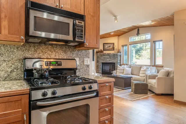 Kitchen & dining photo 4