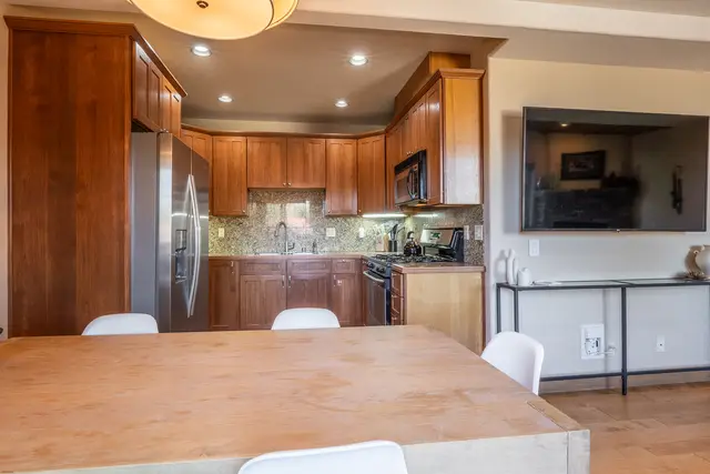 Kitchen & dining photo 9